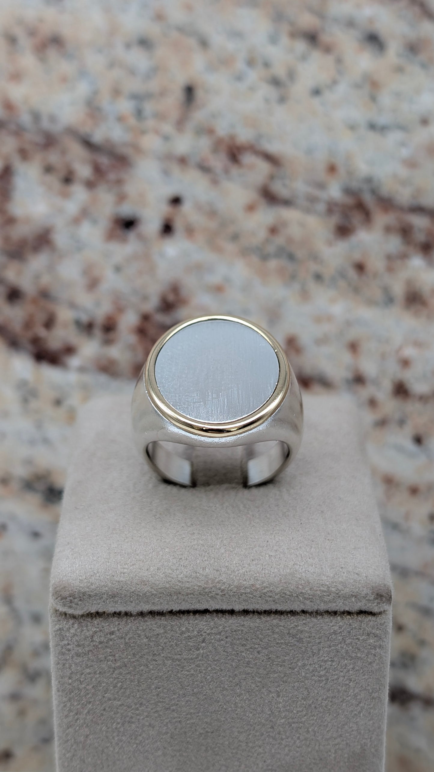 Anello a scudo massiccio