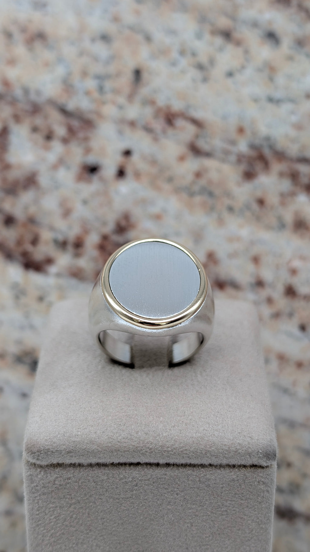 Anello a scudo massiccio