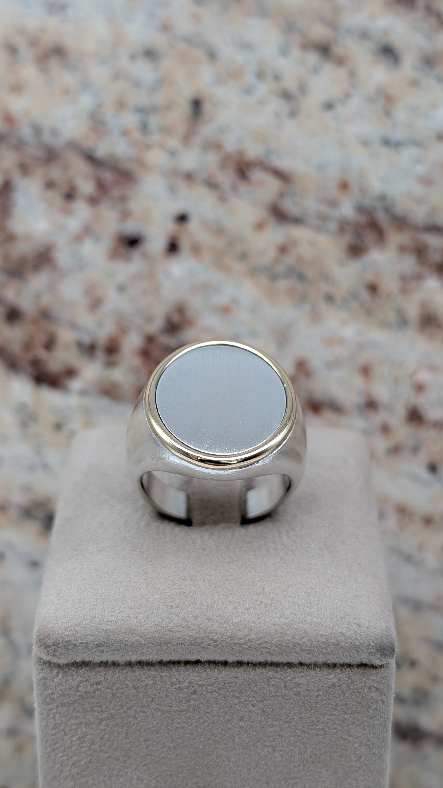 Anello a scudo massiccio