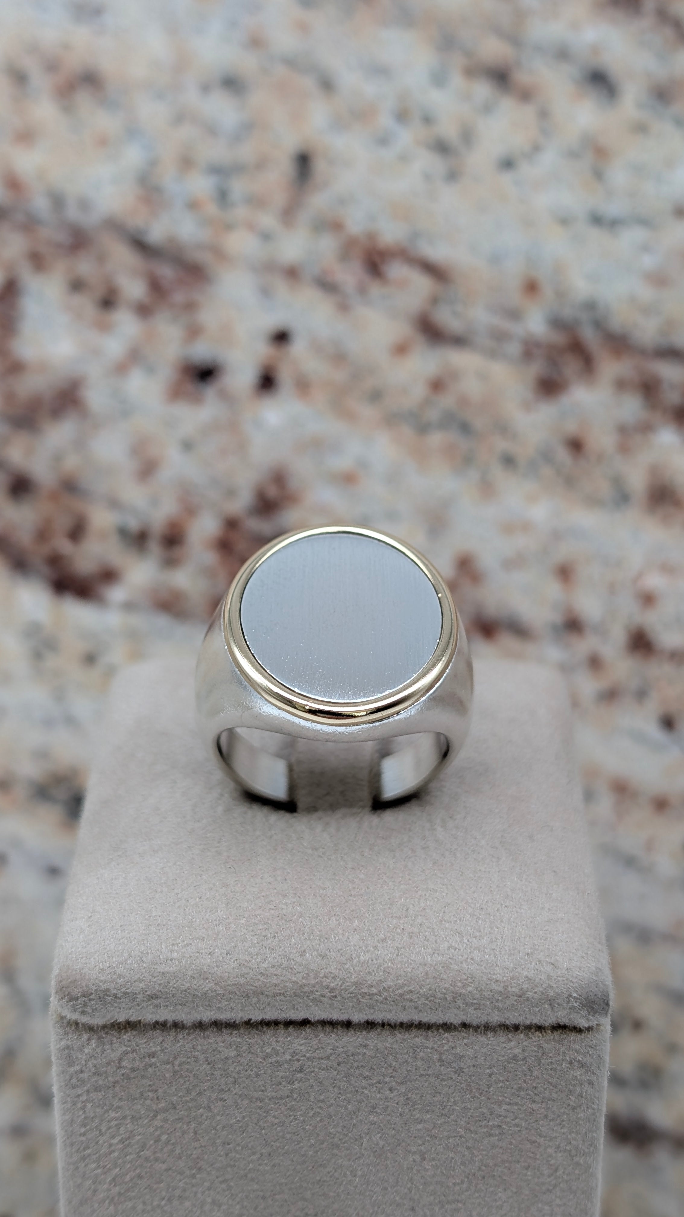 Anello a scudo massiccio