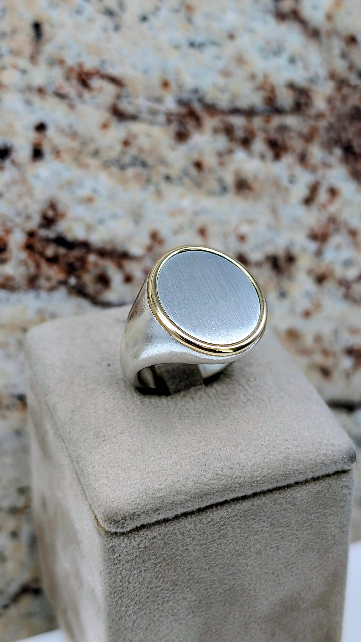 Anello a scudo massiccio
