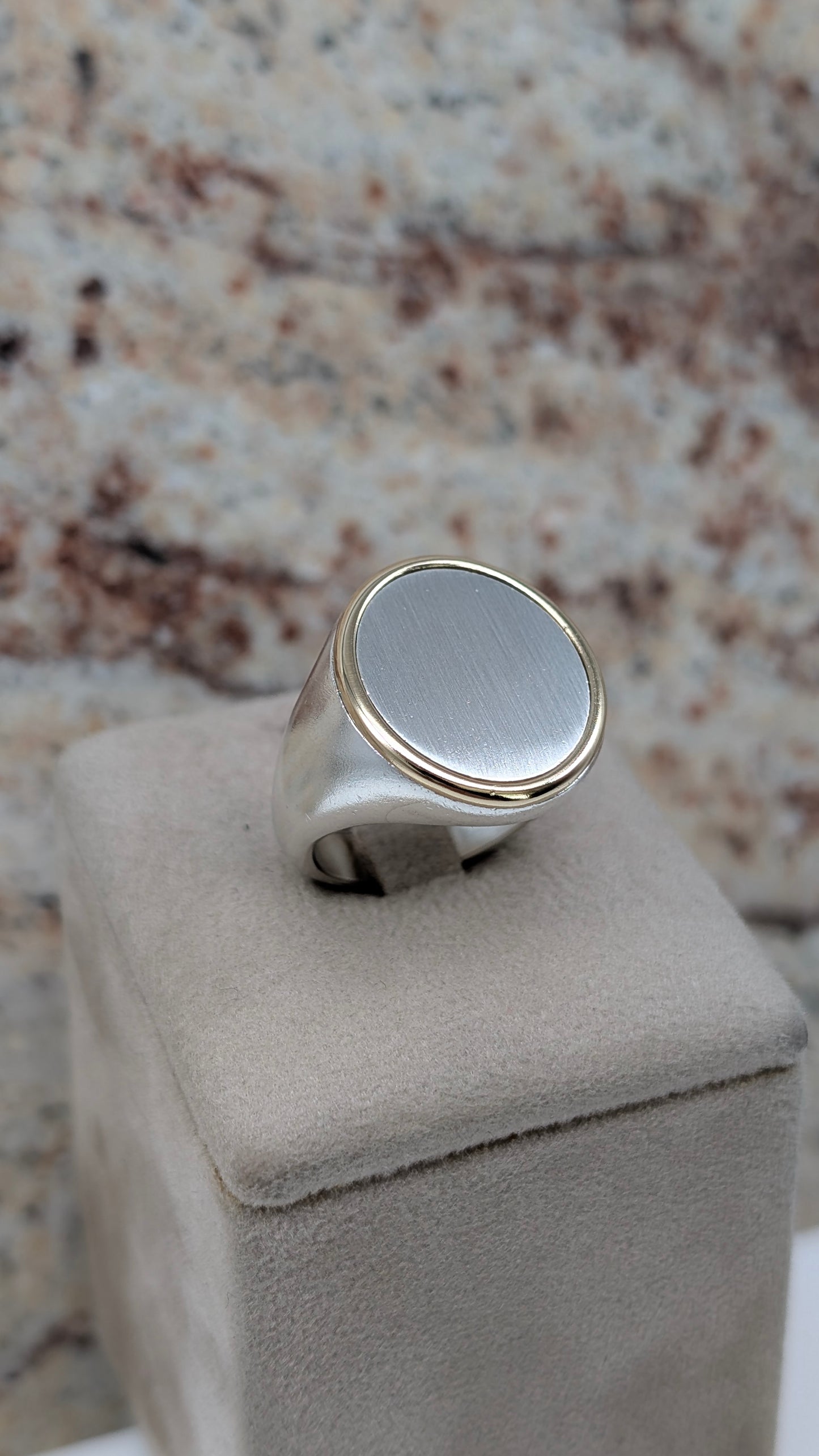 Anello a scudo massiccio