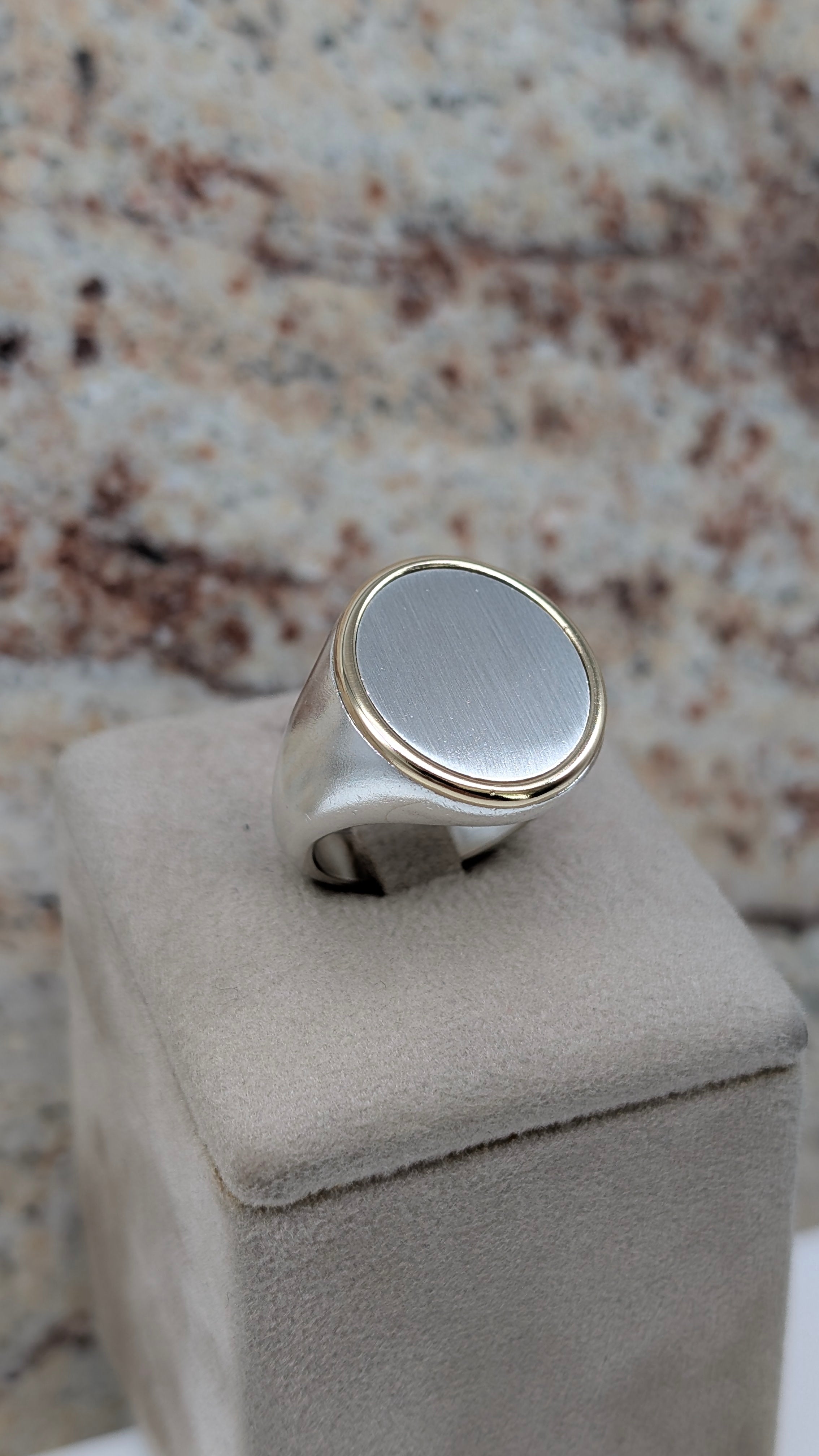 Anello a scudo massiccio